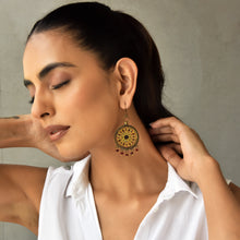 Load image into Gallery viewer, Balis with semiprecious stone - Painted Dome, Queen’s Quarters, Amer Fort, Jaipur