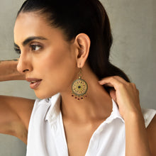 Load image into Gallery viewer, Balis with semiprecious stone - Painted Dome, Queen’s Quarters, Amer Fort, Jaipur