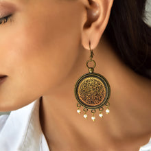 Load image into Gallery viewer, Balis with semiprecious stone - Gold Leaf Painted Medallion, Kashmir