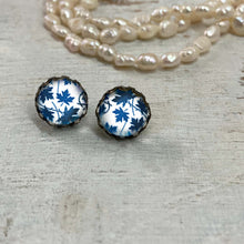 Load image into Gallery viewer, Studs - Chinar, kashmir