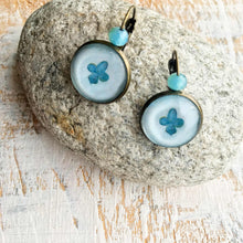 Load image into Gallery viewer, 18 mm Round Lever Back With Beads - Mughal Motifs, Marble Inlaid wall details