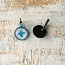 Load image into Gallery viewer, 18 mm Round Lever Back With Beads - Mughal Motifs, Marble Inlaid wall details