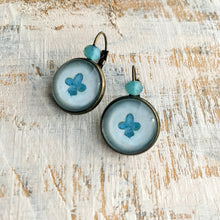 Load image into Gallery viewer, 18 mm Round Lever Back With Beads - Mughal Motifs, Marble Inlaid wall details