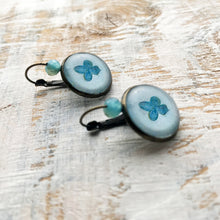 Load image into Gallery viewer, 18 mm Round Lever Back With Beads - Mughal Motifs, Marble Inlaid wall details