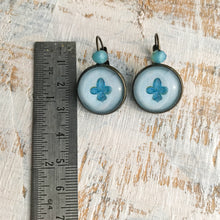 Load image into Gallery viewer, 18 mm Round Lever Back With Beads - Mughal Motifs, Marble Inlaid wall details