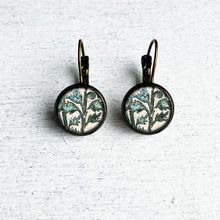 Load image into Gallery viewer, 12 mm Round Lever Back - Tipu Sultan's summer palace, Foliage detail, painted wall