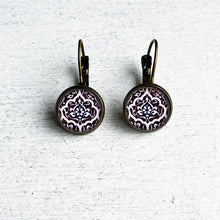 Load image into Gallery viewer, 12 mm Round Lever Back - Isa Khan's Tomb, painted dome, detail