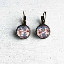 Load image into Gallery viewer, 12 mm Round Lever Back - City Palace - Jaipur, Lotus Mural Details