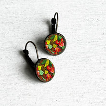 Load image into Gallery viewer, 12 mm Round Lever Back - Papier-Mâché Kashmir, painted box, detail