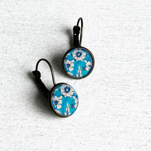 Load image into Gallery viewer, 12 mm Round Lever Back - Blue Pottery, Platter Details