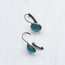 Load image into Gallery viewer, 12 mm Round Lever Back- Papier-Mâché Kashmir, Shirkha