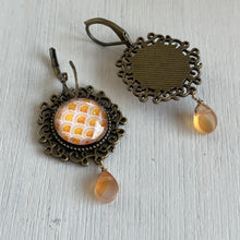 Load image into Gallery viewer, Ornate Dangler - Leher