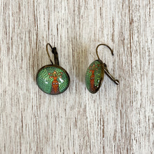 Load image into Gallery viewer, 18 mm Round Lever Back - Gond Peacock