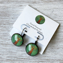 Load image into Gallery viewer, 18 mm Round Lever Back - Gond Peacock