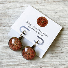 Load image into Gallery viewer, 18 mm Round Lever Back - Amer Fort - Jaipur, Queens Quarters