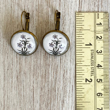 Load image into Gallery viewer, 18 mm Round Lever Back - Amer Fort - Jaipur, Painted Flowers