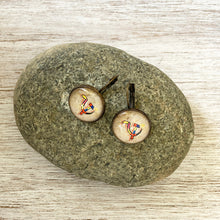 Load image into Gallery viewer, 18 mm Round Lever Back - Graffiti - Kolkata, Hammer and Sickle