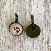 Load image into Gallery viewer, 18 mm Round Lever Back - Graffiti - Kolkata, Hammer and Sickle