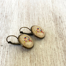 Load image into Gallery viewer, 18 mm Round Lever Back - Graffiti - Kolkata, Hammer and Sickle