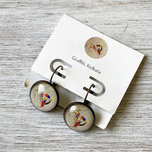 Load image into Gallery viewer, 18 mm Round Lever Back - Graffiti - Kolkata, Hammer and Sickle