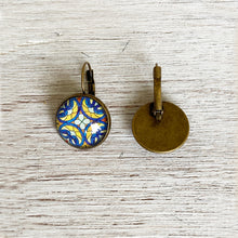 Load image into Gallery viewer, 18 mm Round Lever Back - CSMT (VT) Mumbai, Stained Glass