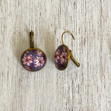 Load image into Gallery viewer, 18 mm Round Lever Back - City Palace - Jaipur, Lotus Mural