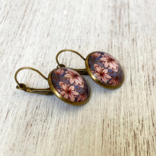 Load image into Gallery viewer, 18 mm Round Lever Back - City Palace - Jaipur, Lotus Mural