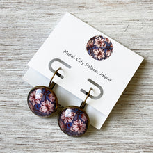 Load image into Gallery viewer, 18 mm Round Lever Back - City Palace - Jaipur, Lotus Mural