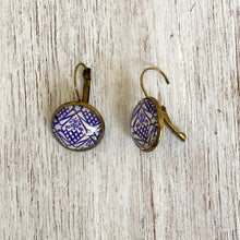 Load image into Gallery viewer, 18 mm Round Lever Back - Kaurali Palace, Rajasthan