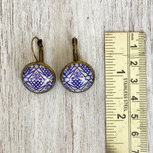 Load image into Gallery viewer, 18 mm Round Lever Back - Kaurali Palace, Rajasthan