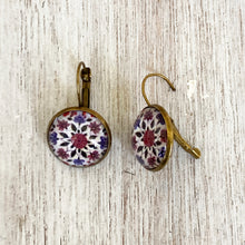 Load image into Gallery viewer, 18 mm Round Lever Back - Amer Fort - Jaipur, Kings Quarters Mural