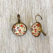 Load image into Gallery viewer, 18 mm Round Lever Back - Gara, Parsi Embroidery