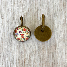 Load image into Gallery viewer, 18 mm Round Lever Back - Gara, Parsi Embroidery