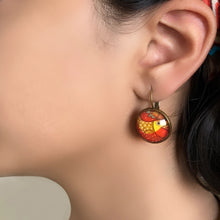 Load image into Gallery viewer, 18 mm Round Lever Back - Kalighat Pat - Fish