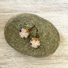 Load image into Gallery viewer, 18 mm Round Lever Back - Pietra Dura Prachinkari, Marble Inlay Work