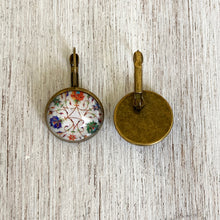 Load image into Gallery viewer, 18 mm Round Lever Back - Pietra Dura Prachinkari, Marble Inlay Work