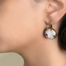 Load image into Gallery viewer, 18 mm Round Lever Back - Pietra Dura Prachinkari, Marble Inlay Work