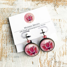 Load image into Gallery viewer, 18 mm Round Lever Back With Beads - Mughal Motifs, Lotus