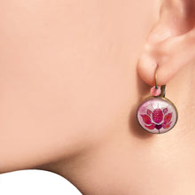 Load image into Gallery viewer, 18 mm Round Lever Back With Beads - Mughal Motifs, Lotus