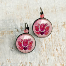 Load image into Gallery viewer, 18 mm Round Lever Back With Beads - Mughal Motifs, Lotus