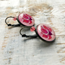 Load image into Gallery viewer, 18 mm Round Lever Back With Beads - Mughal Motifs, Lotus