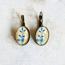 Load image into Gallery viewer, 18 mm Lever Back Oval - Miniature Painting - Foliage Detail - Single Flower Blue