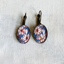 Load image into Gallery viewer, 18 mm Oval Lever Back - Lotus Mural Detail, City Palace Jaipur