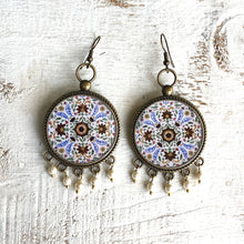 Load image into Gallery viewer, Balis with semiprecious stone - Painted Medallion, Amer Fort, Jaipur