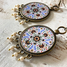 Load image into Gallery viewer, Balis with semiprecious stone - Painted Medallion, Amer Fort, Jaipur