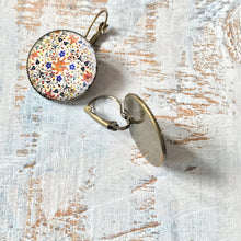 Load image into Gallery viewer, 25 mm Round Lever Back - Prachin Kaari Platter, Marble inlay work