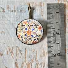 Load image into Gallery viewer, 25 mm Round Lever Back - Prachin Kaari Platter, Marble inlay work