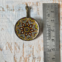 Load image into Gallery viewer, 25 mm Round Lever Back - Naqashi - Kashmir, Papier mâché Hand painted box