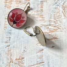 Load image into Gallery viewer, 25 mm Round Lever Back - Lotus