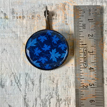 Load image into Gallery viewer, 25 mm Round Lever Back - Chinar, Kashmir